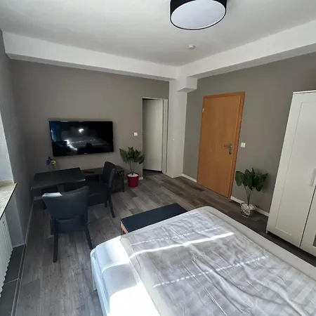 Vastus Homes ホームステイ