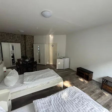 Vastus Homes ホームステイ