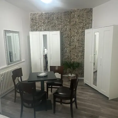 Laroni Homestay *